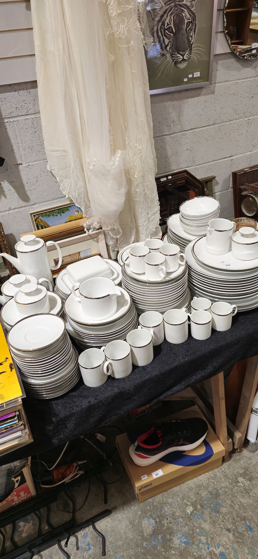 Lot 276: large amount of thomas germany dinner and tea set items