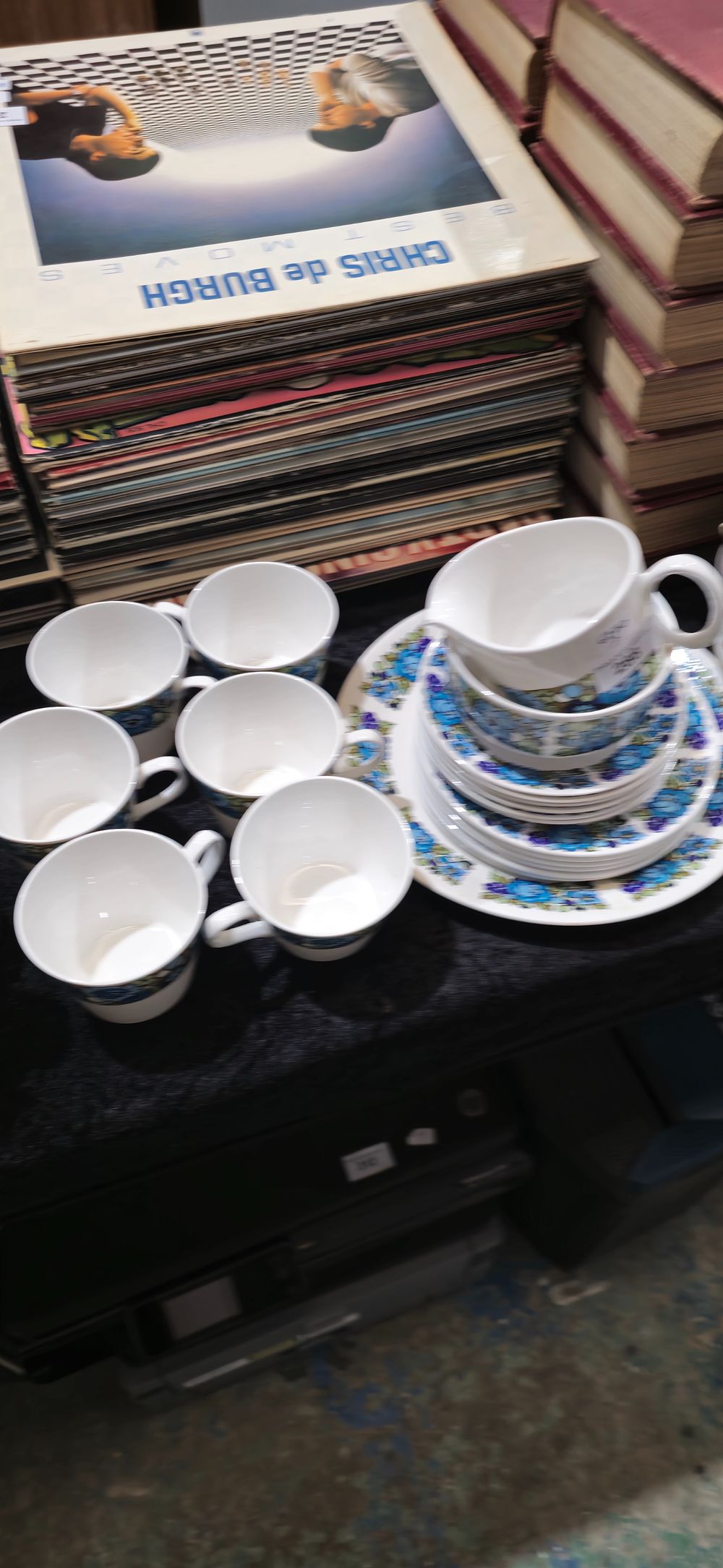 Lot 288: selection of ridgeway amanda pattern tea set items