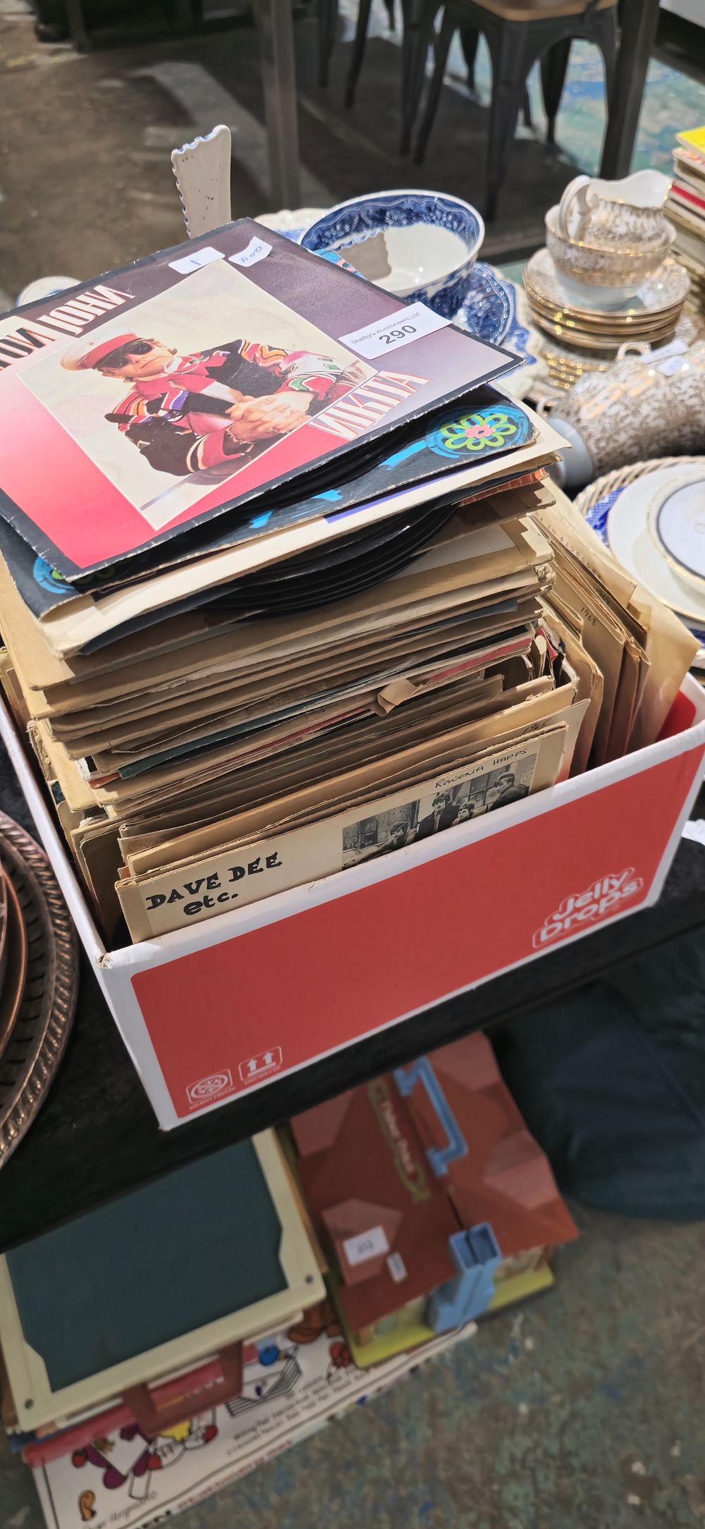 Lot 290: 100 x various single records beegees otis reading etc