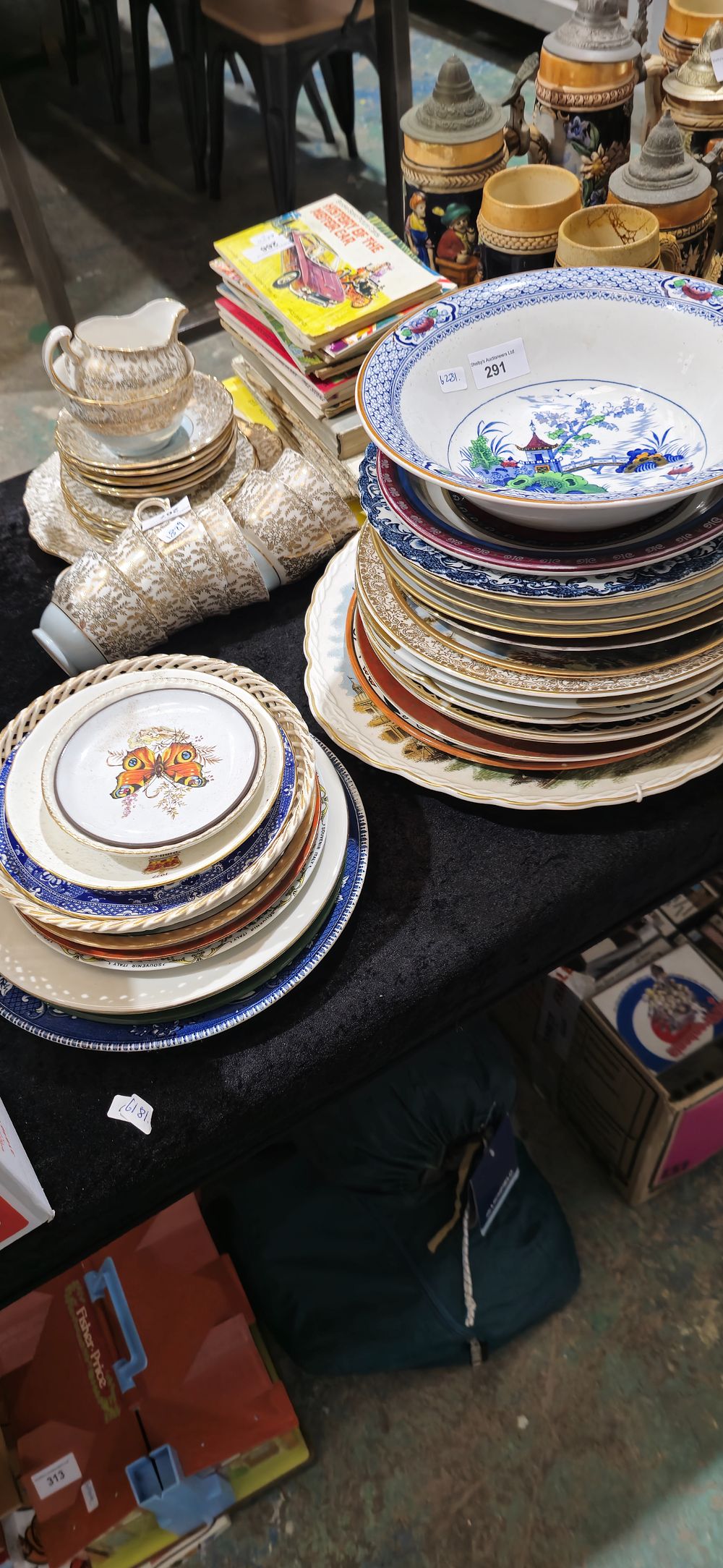 Lot 291: selection of various plates with royal venton ware bowl