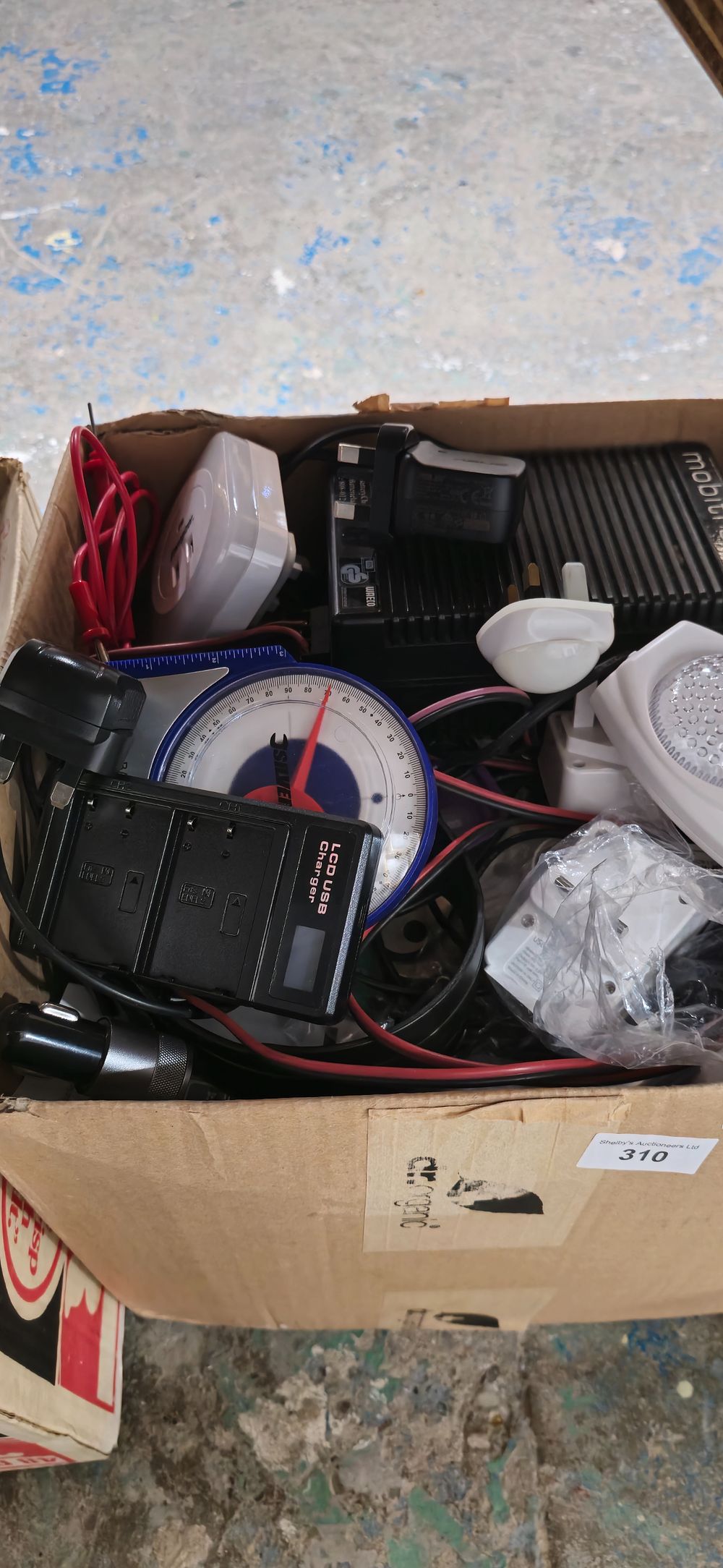 Lot 310: 1 x box of misc plugs light fittings etc