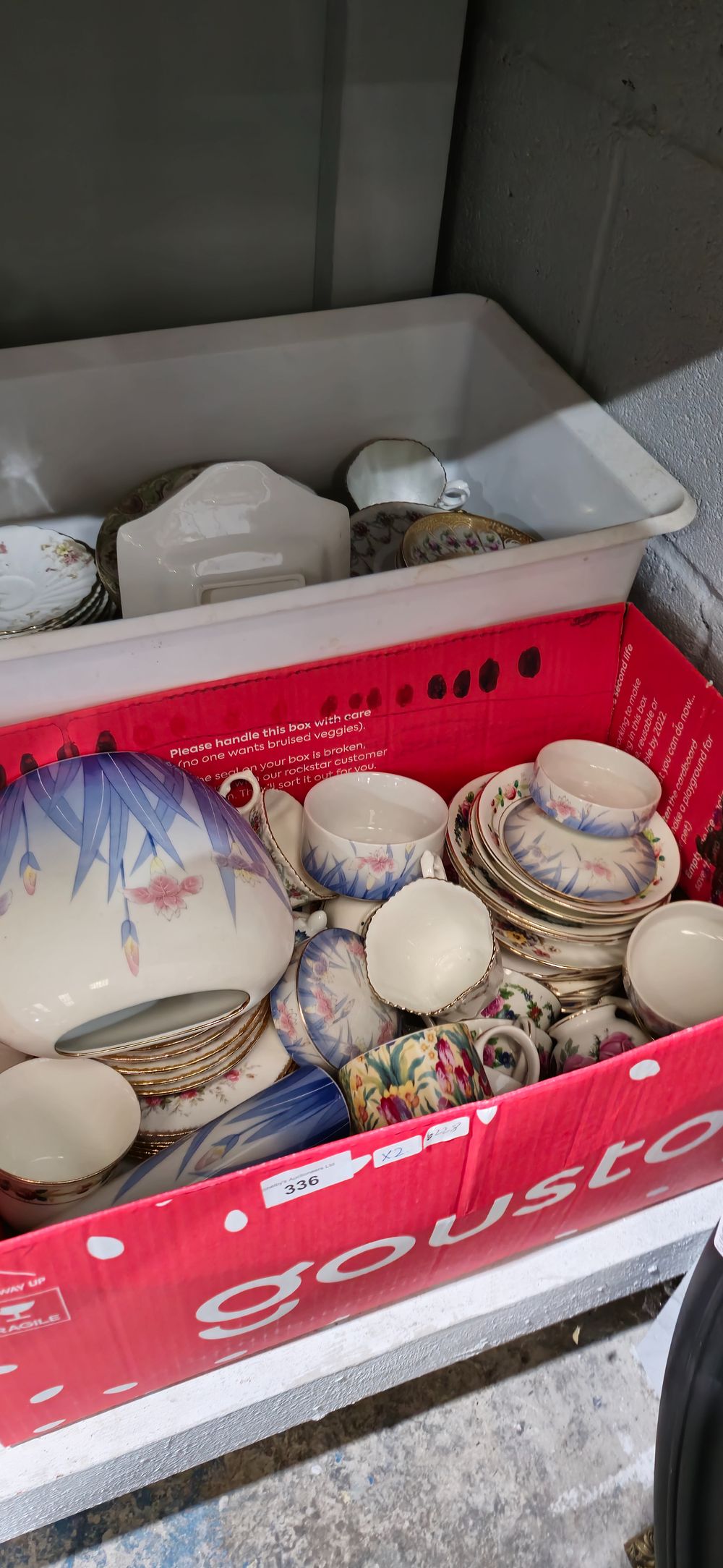 Lot 336: 2 x boxes of various pottery ware items