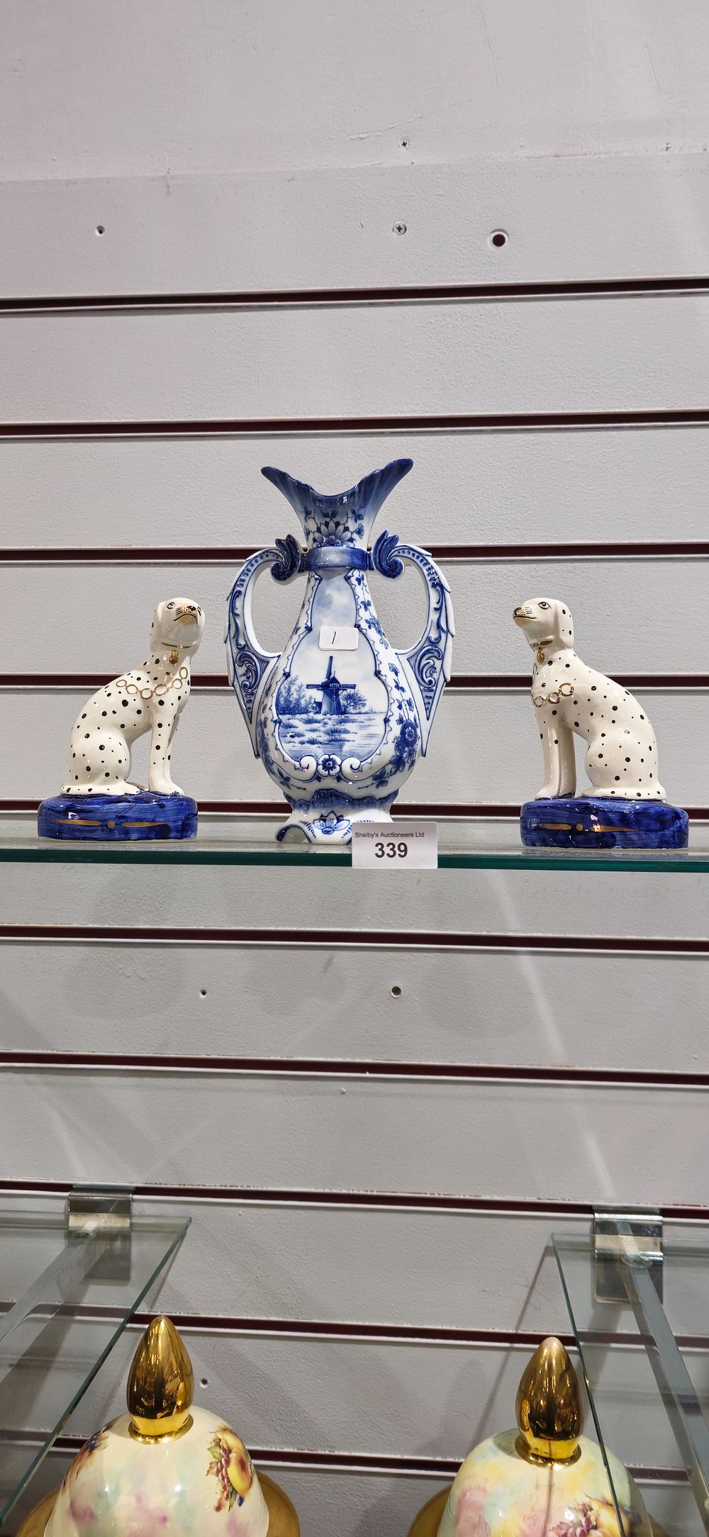 Lot 339: 1  x blue and white ware bud vase with pair of small staffordshire dogs
