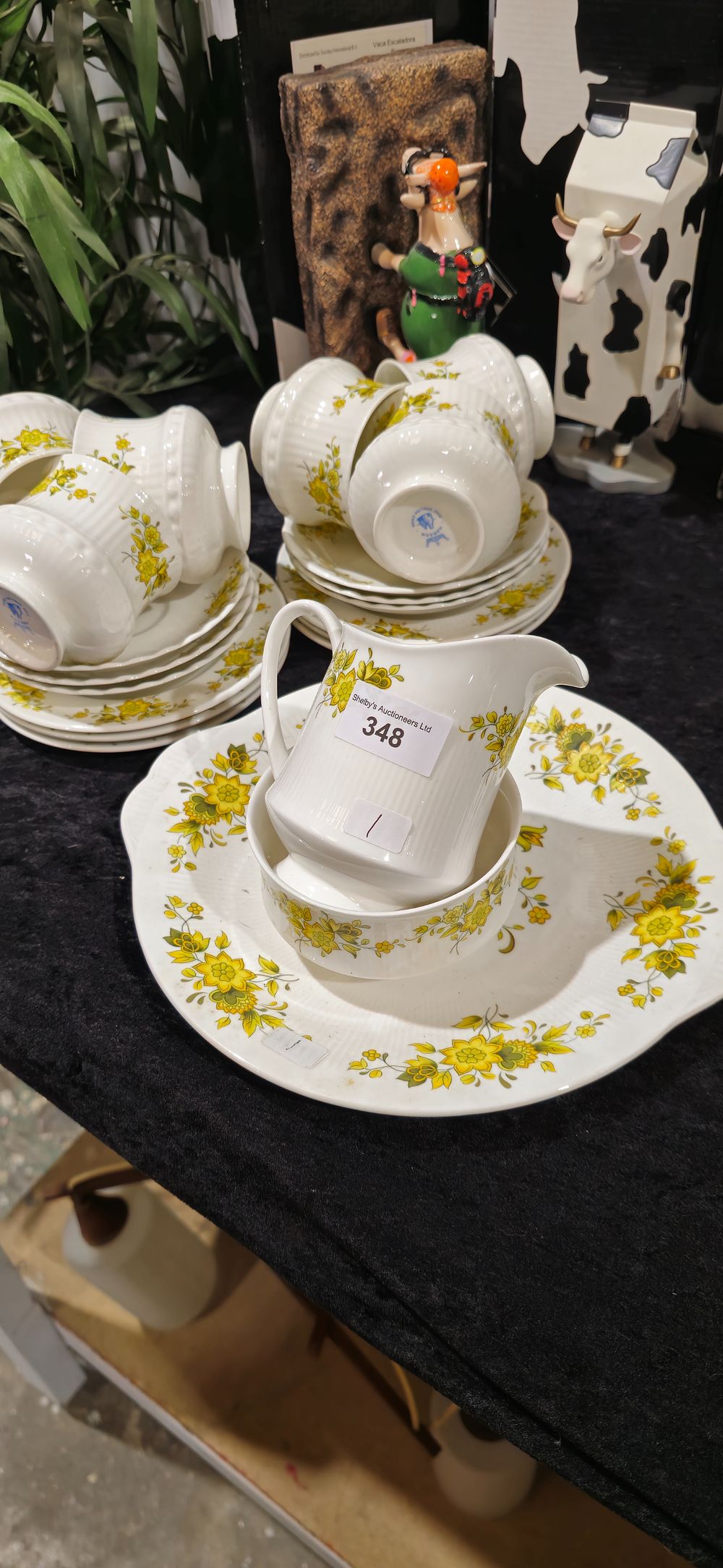 Lot 348: 21 pieces of mason tea set items floral pattern
