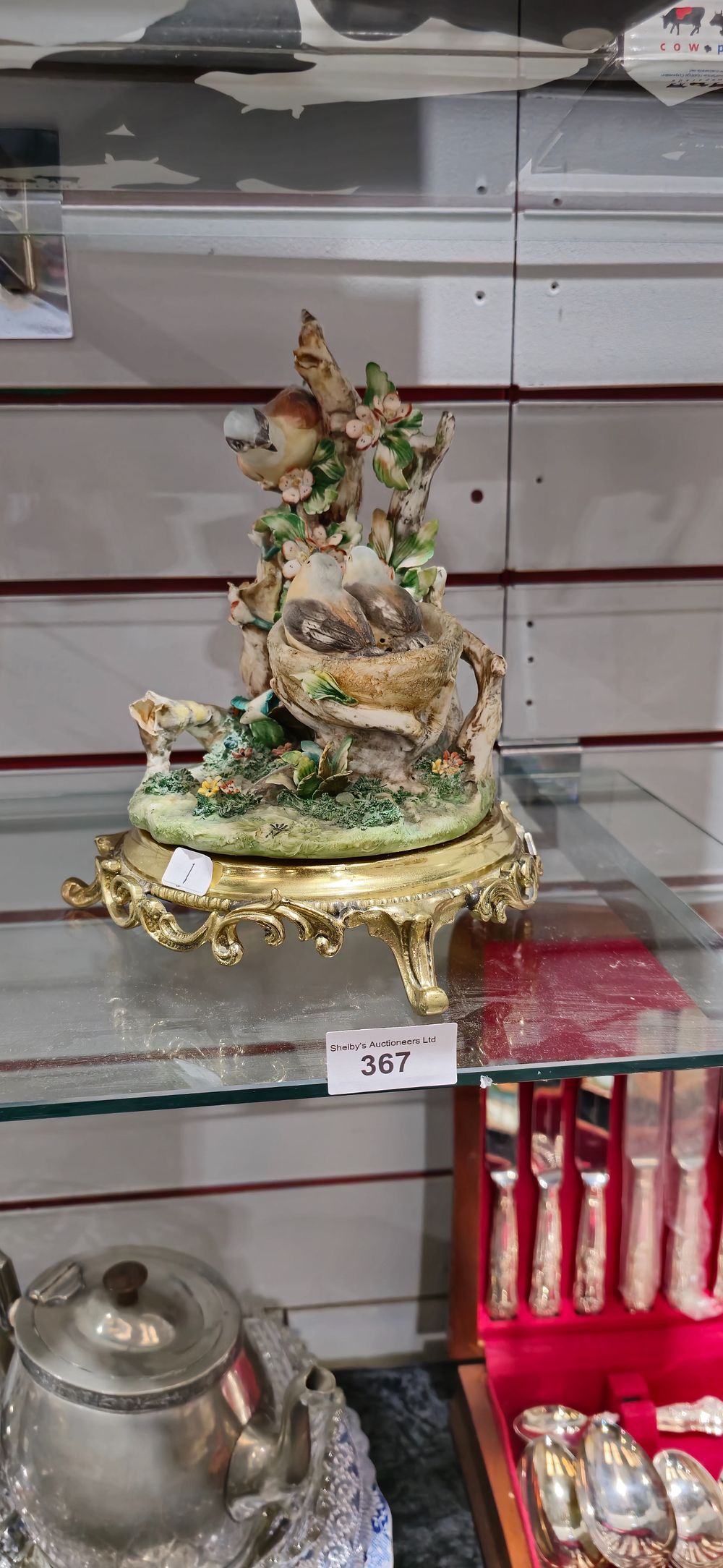 Lot 367: capodimonte bid figurine on metal stand