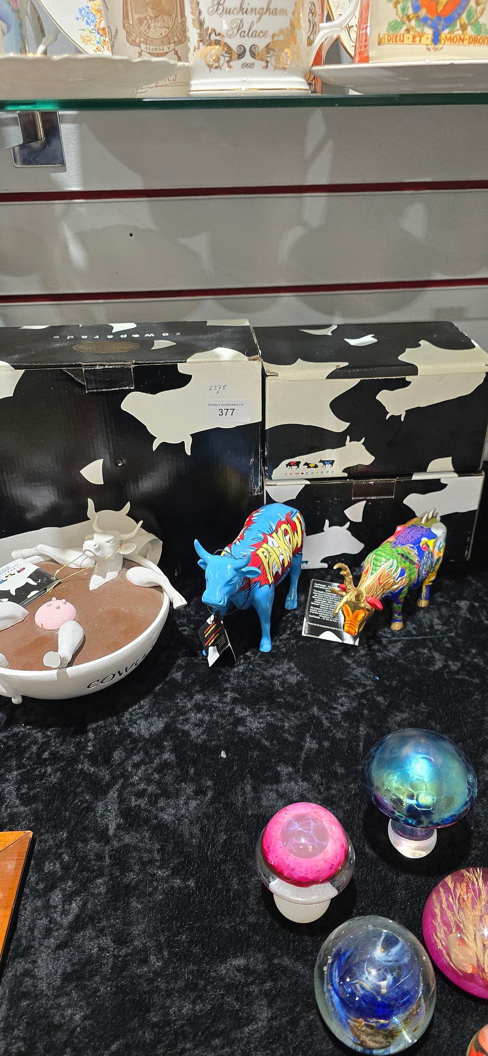 Lot 377: 3 x boxed various cow parade figures