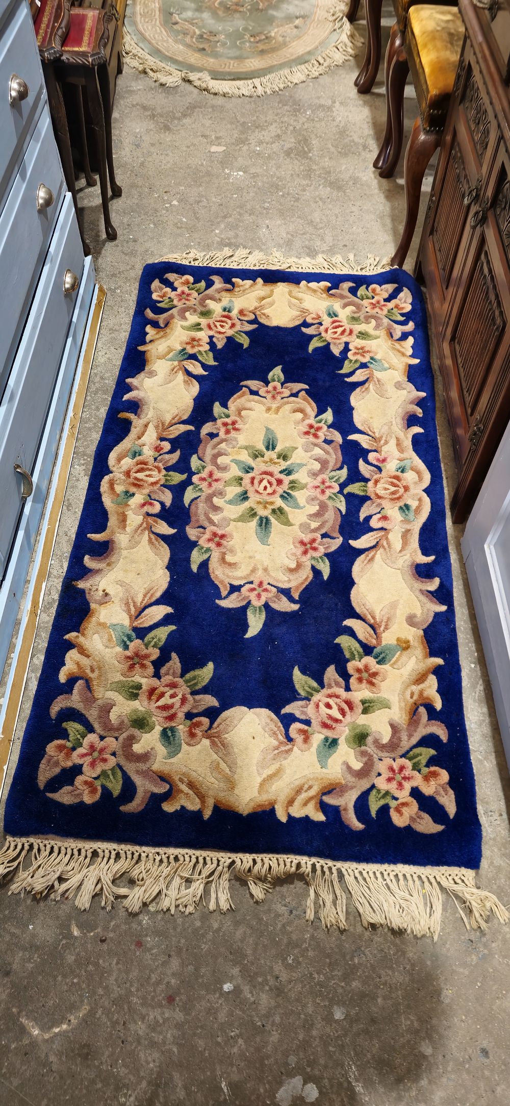 Lot 151: blue pattern woolen floor rug