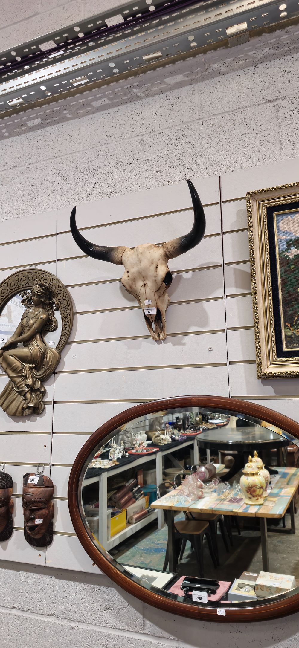 Lot 204: 1 x reproduction animal skull