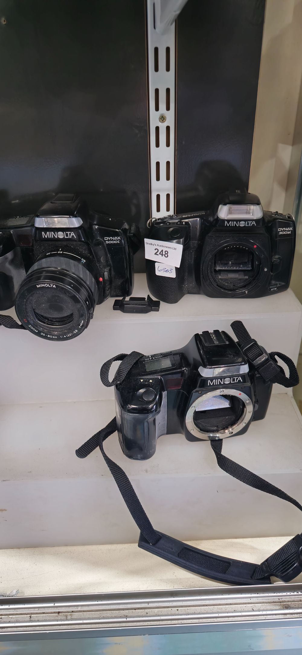 Lot 248: 3 various minolta dynax cameras