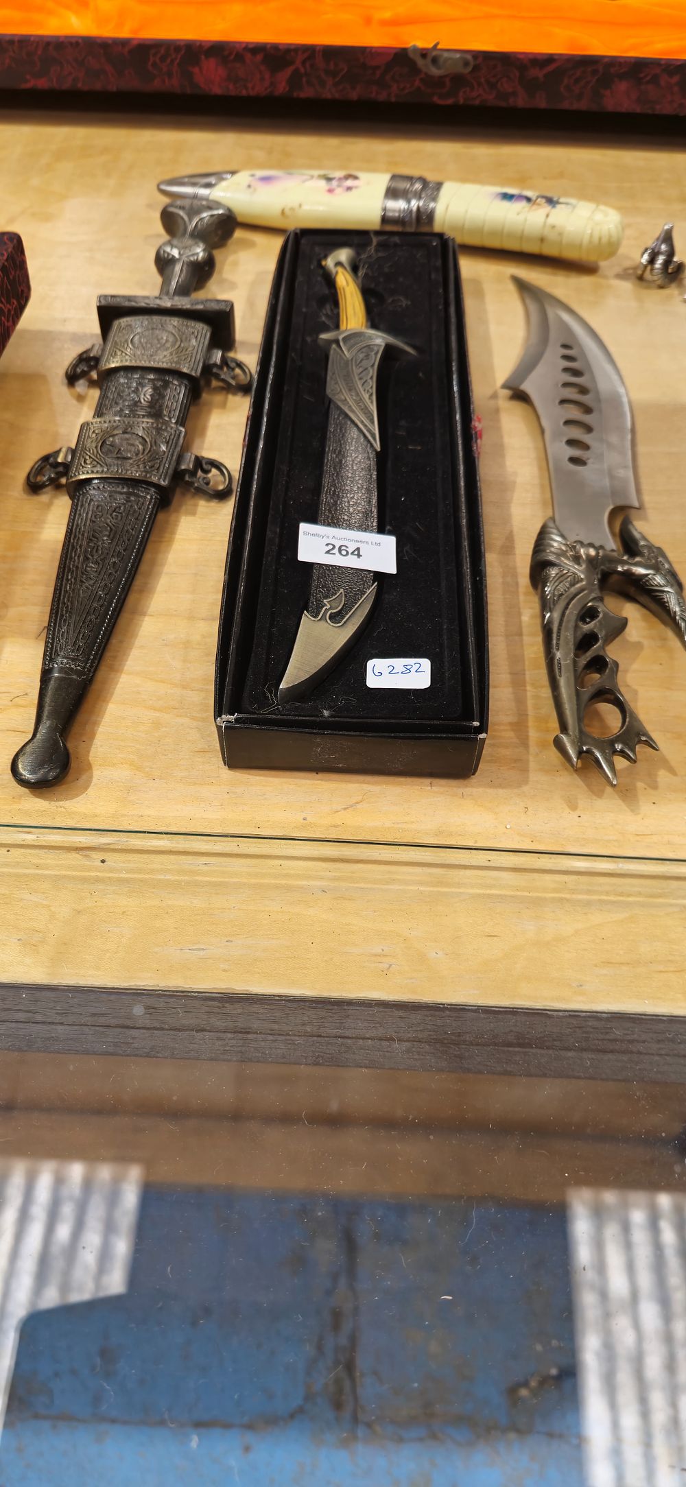Lot 264: 4 various ornamental daggers
