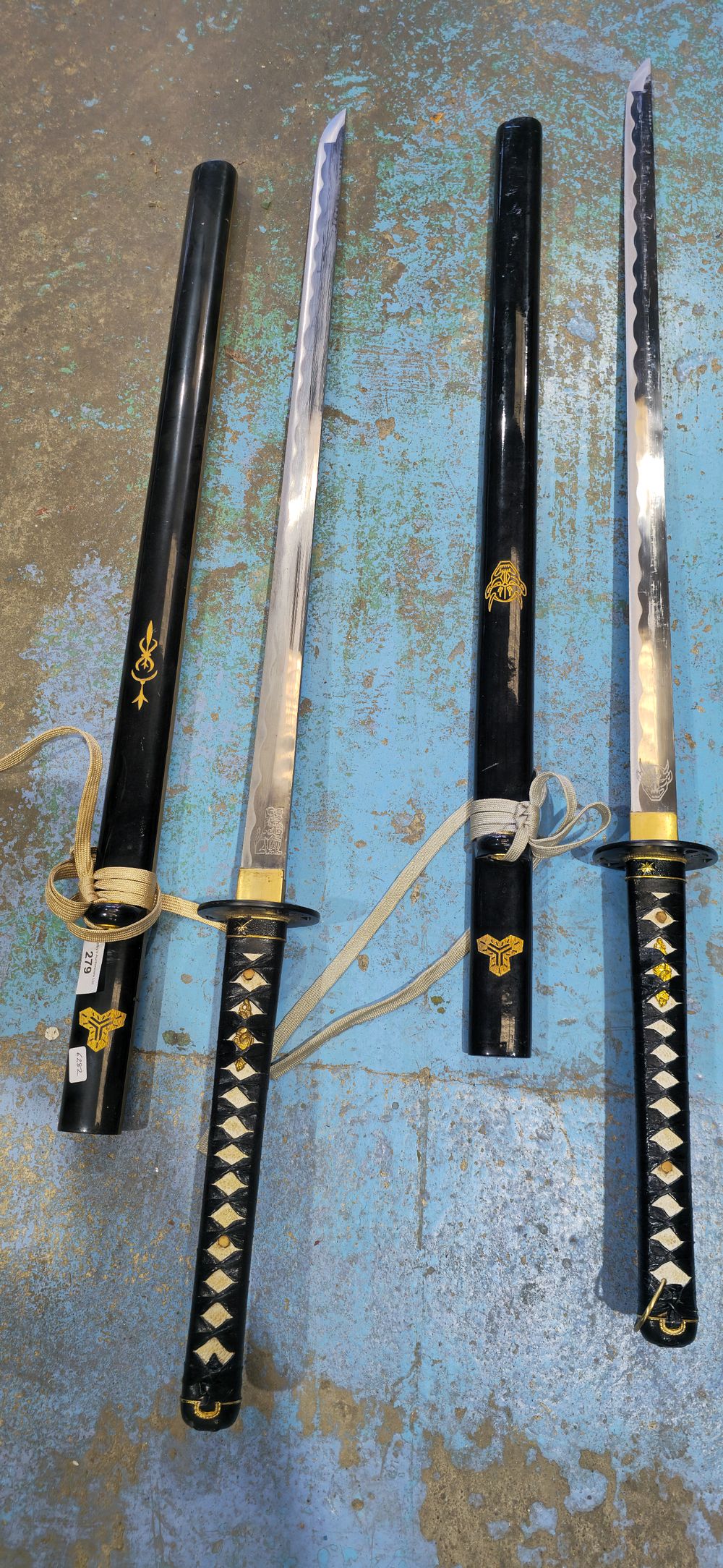 Lot 279: 2 x ornamental samurai swords