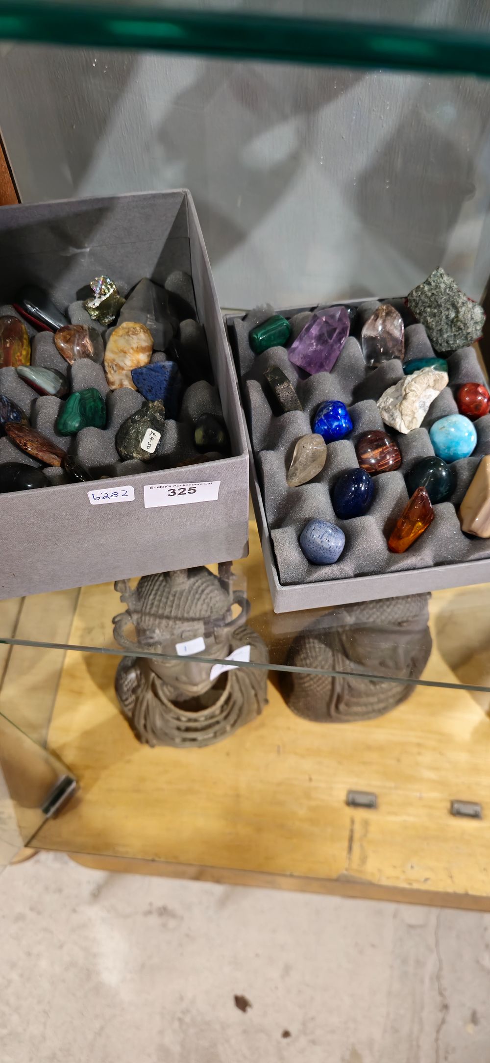 Lot 325: selection of various polished agate stones