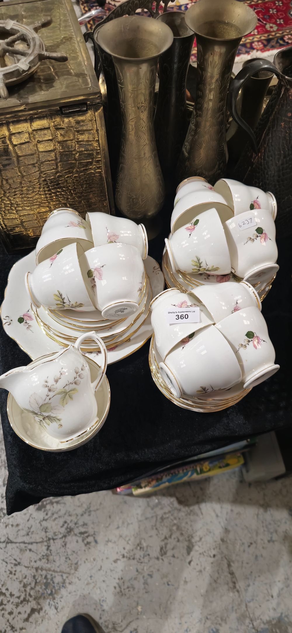 Lot 360: 40 pieces of duchess tea set items