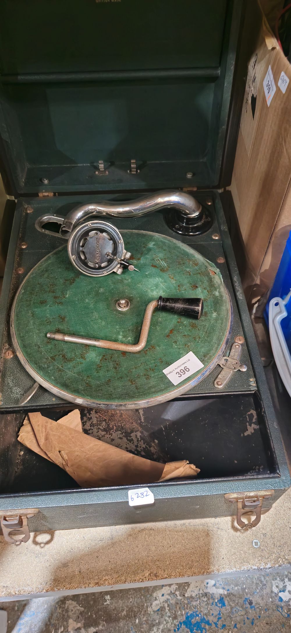 Lot 396: 1 alba vintage portable grmorphone
