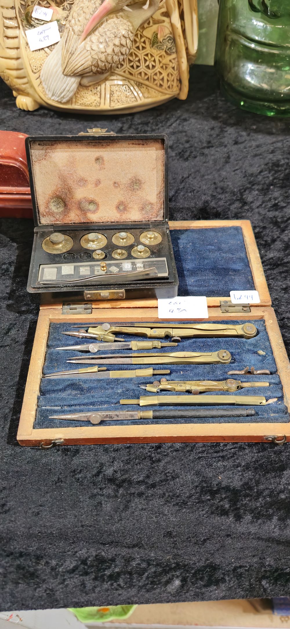 Lot 430: small box set of postage weights with compass set