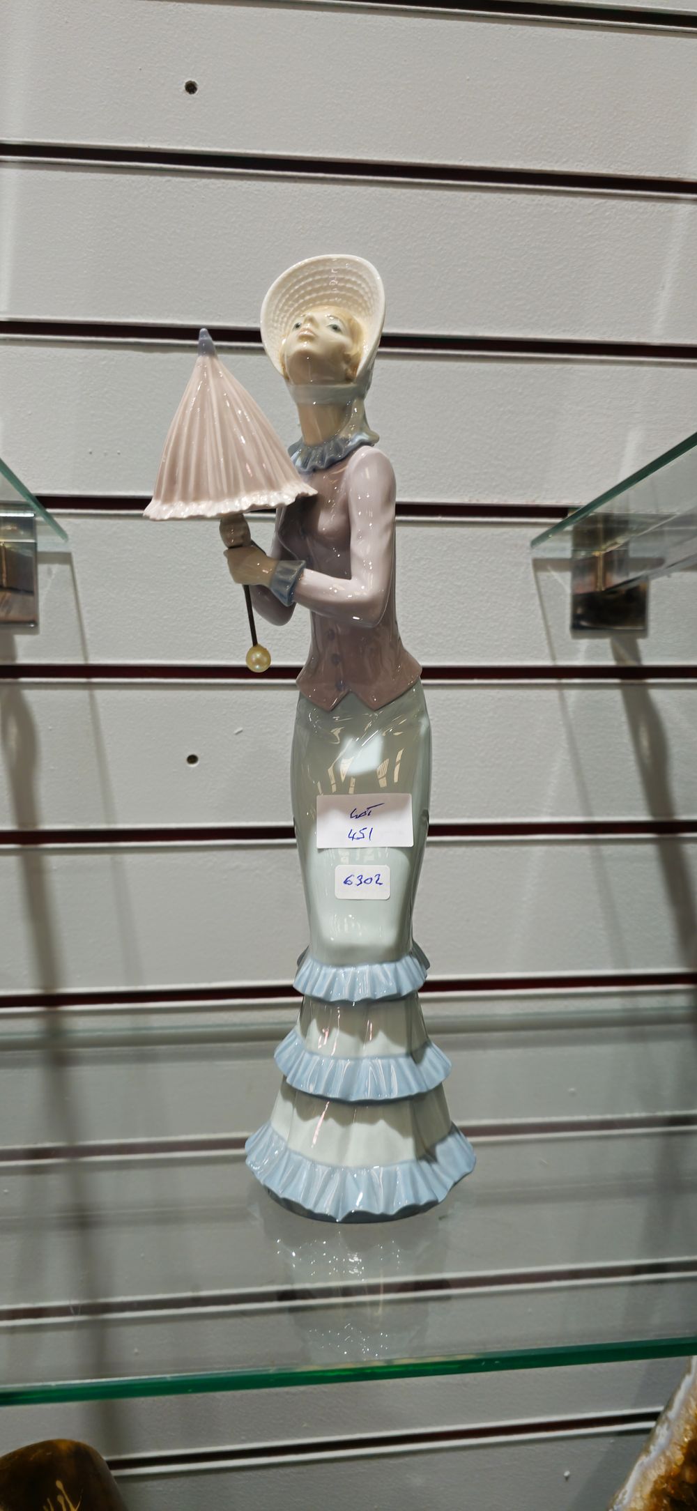 Lot 451: large lladro lady figure with parasol