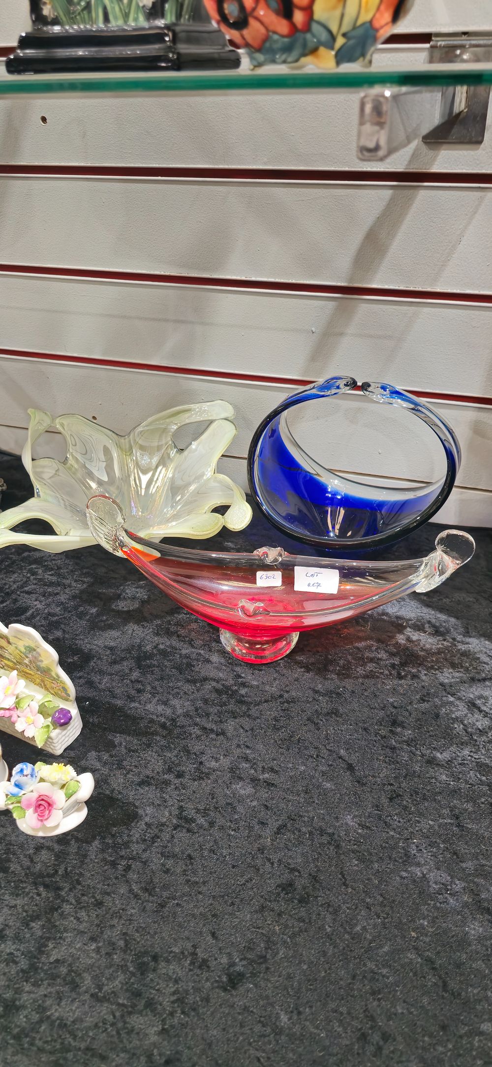 Lot 467: 3 various pieces of glass ware items