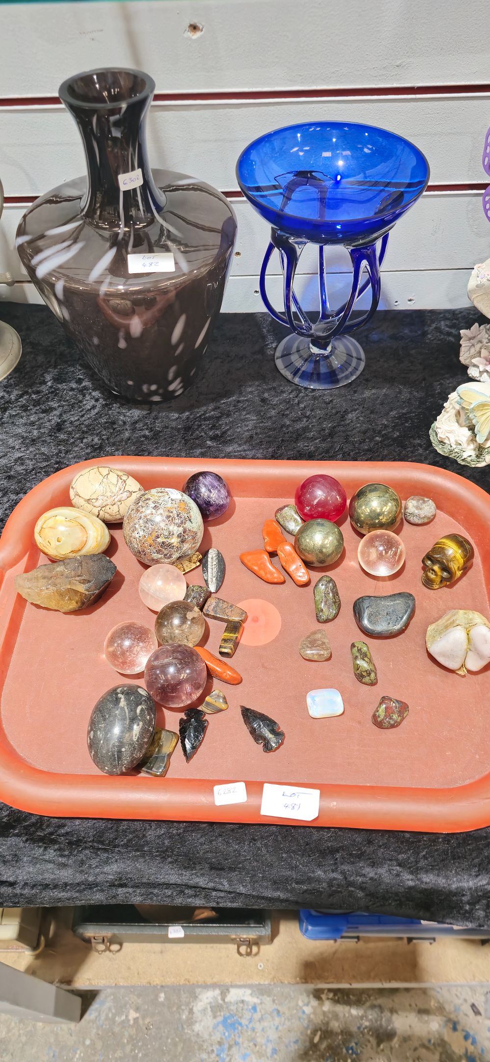 Lot 481: tray containing polished agate etc