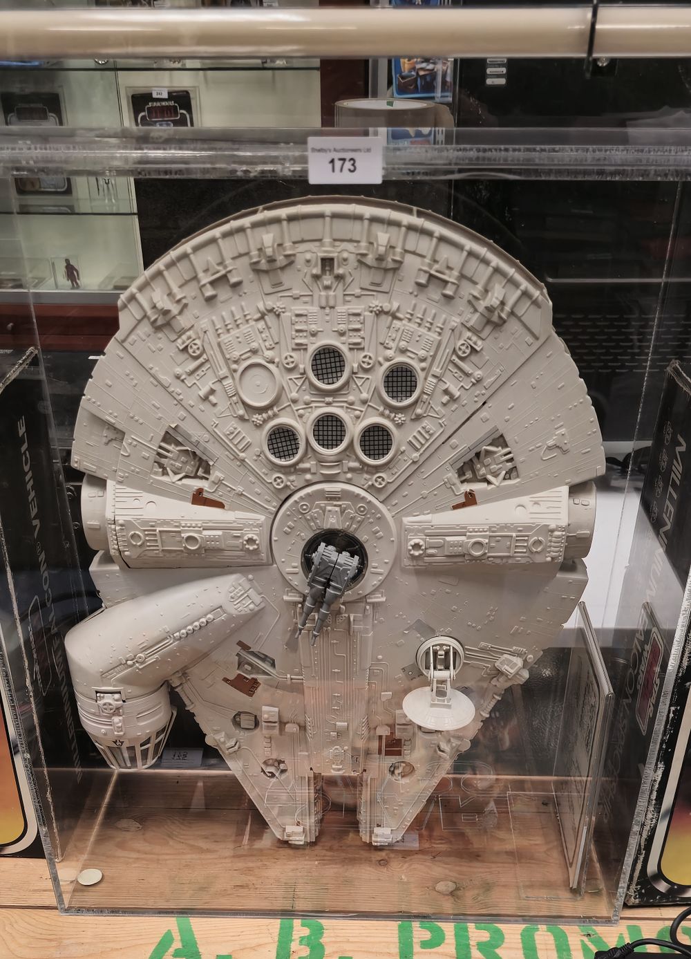 Lot 173: starwars millenium falcoln in display case