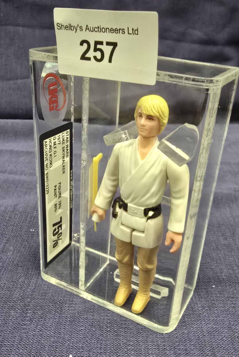 Lot 257: ukg starwars graded figure luke skywalker 75%