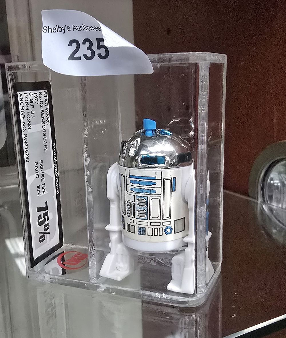 Lot 161: UKG Star Wars graded figure r2-d2 sensorscope 75%...