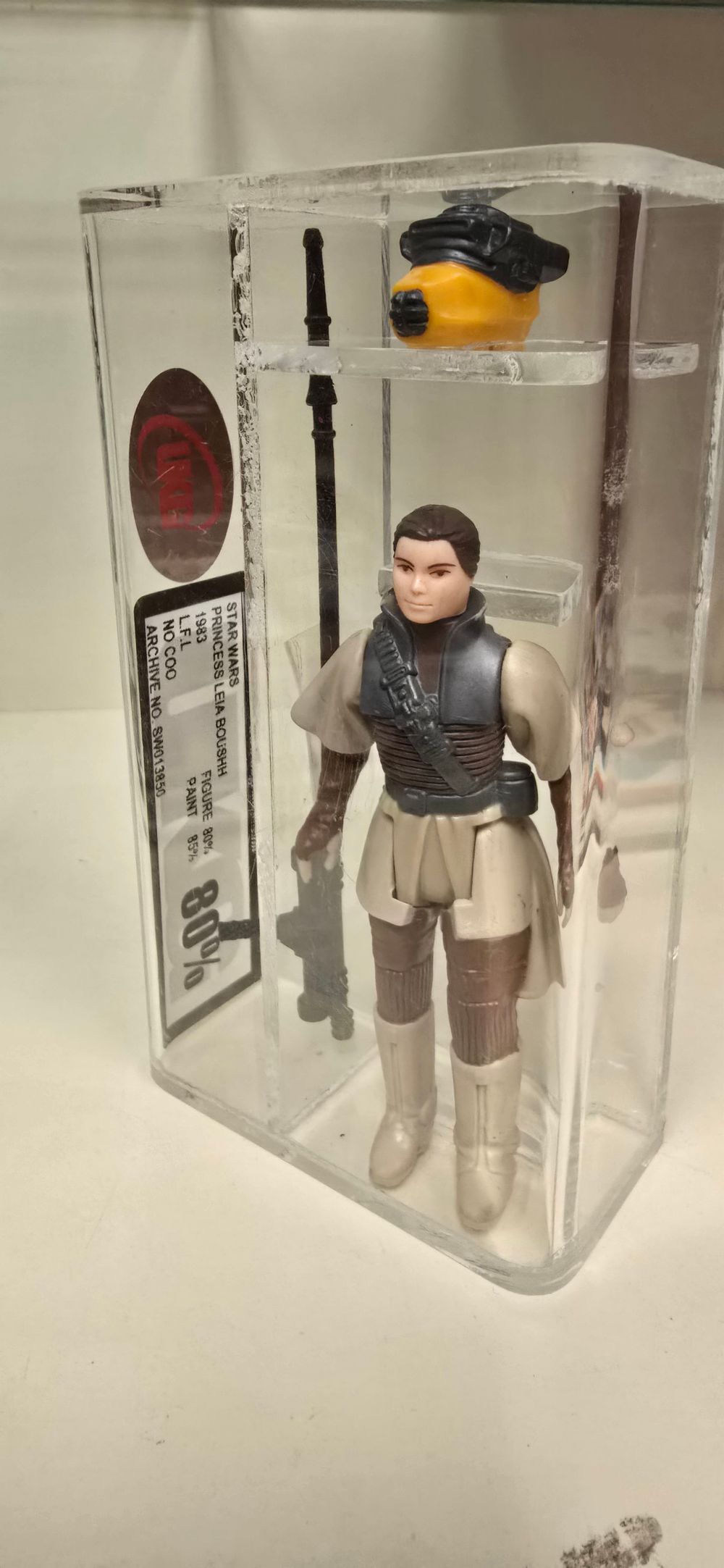 Lot 175: UKG starward gradeded figure princess leia boushh 80%
