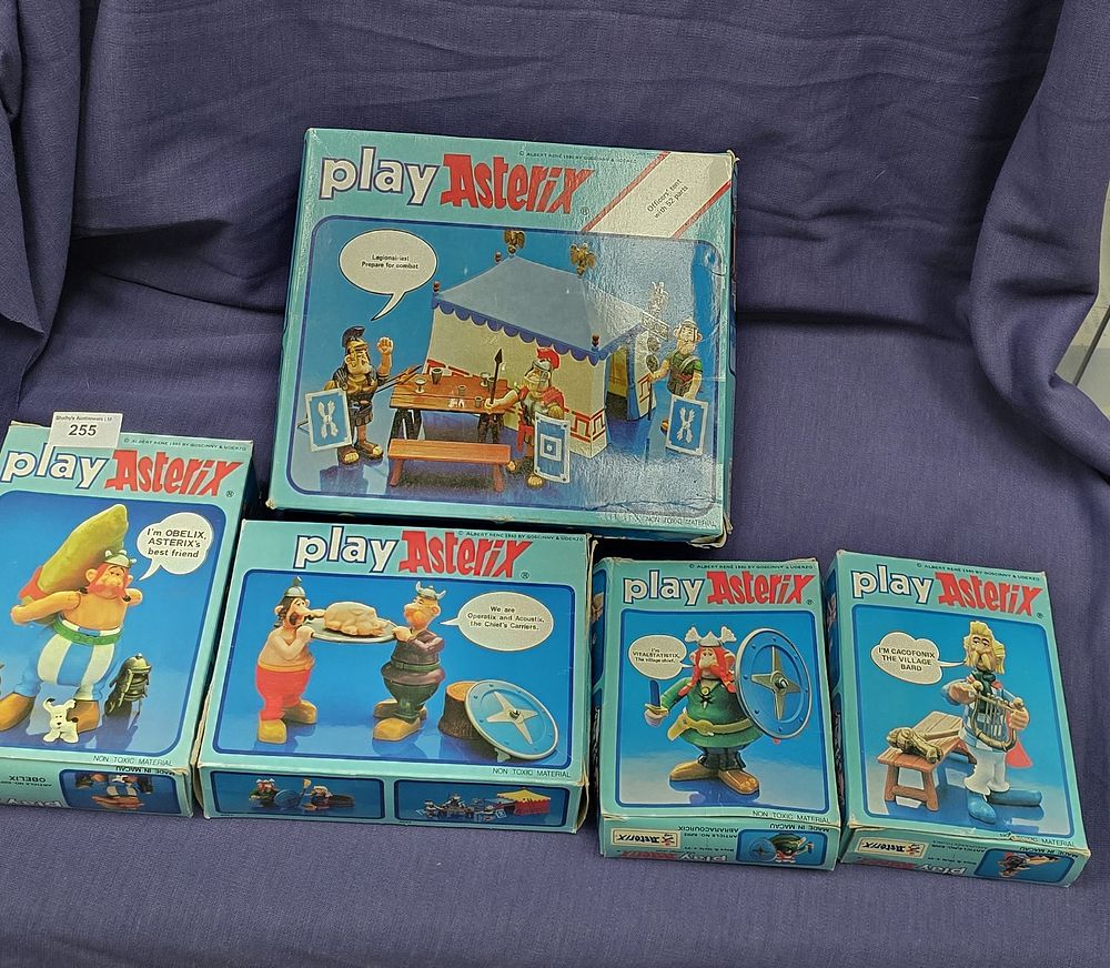 Lot 181: 5 x various vintge play asterix boxed figures