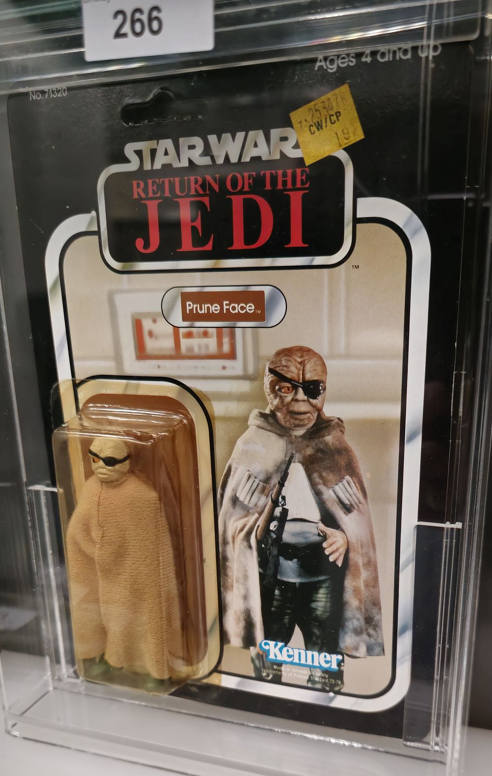 Lot 192: Star Wars return of the jedi carded figure...
