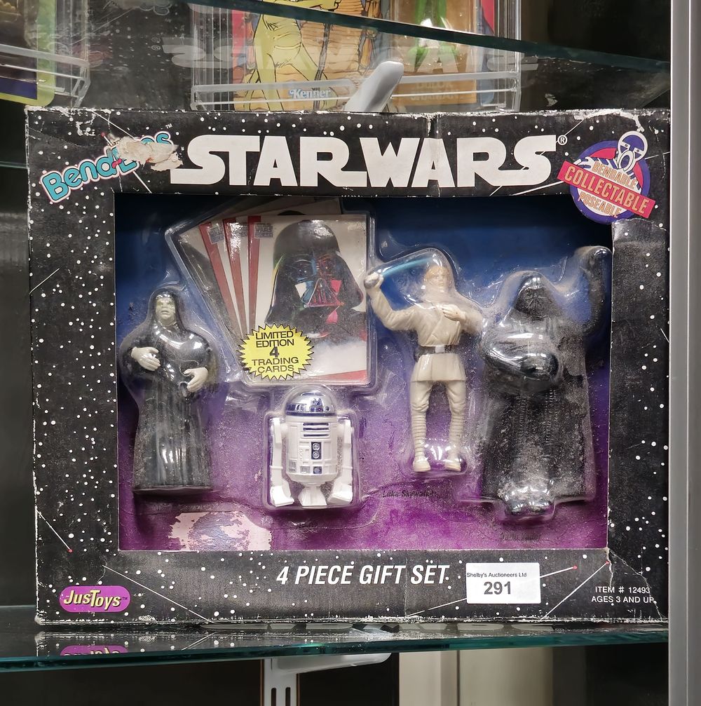 Lot 217: Star Wars 4 piece gift set by jus...