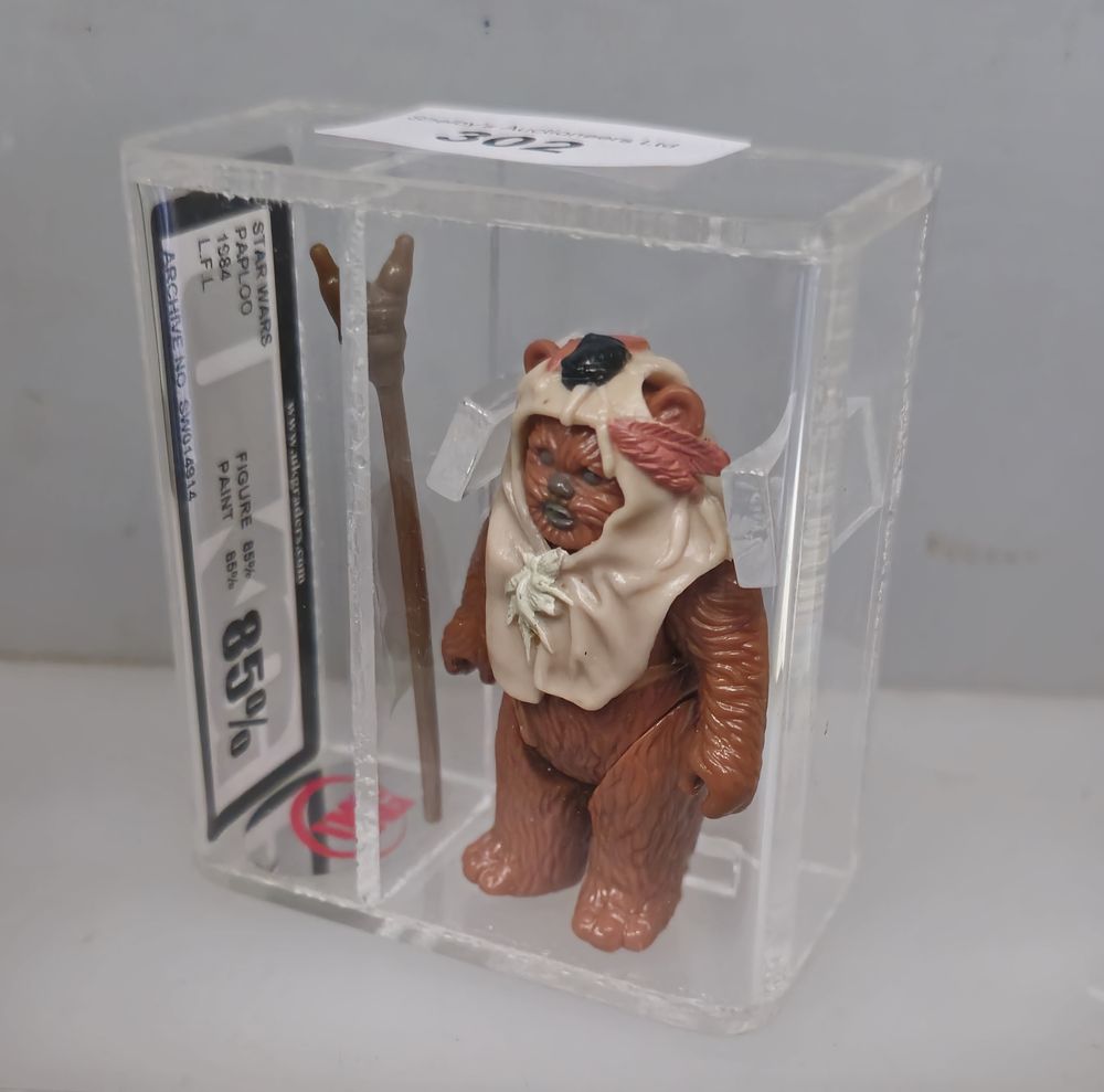 Lot 229: UKG Star Wars grade figure paploo 85%