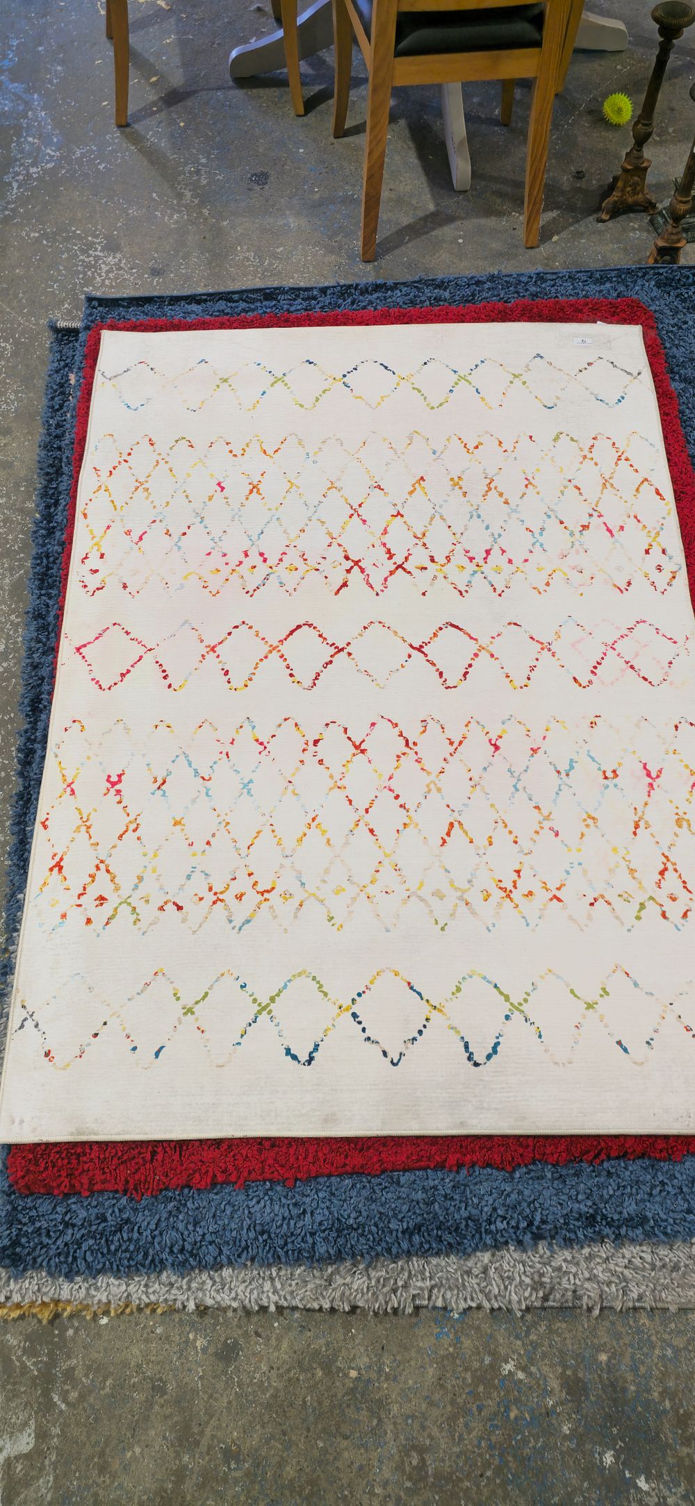 Lot 175: splatter pattern velveteen new floor rug 63x44