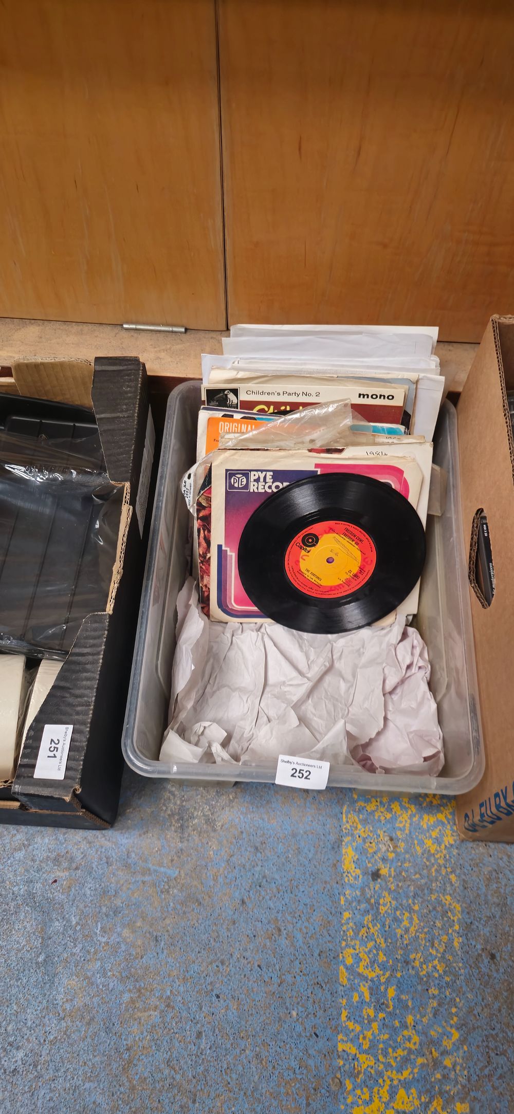 Lot 252: selection of various single records