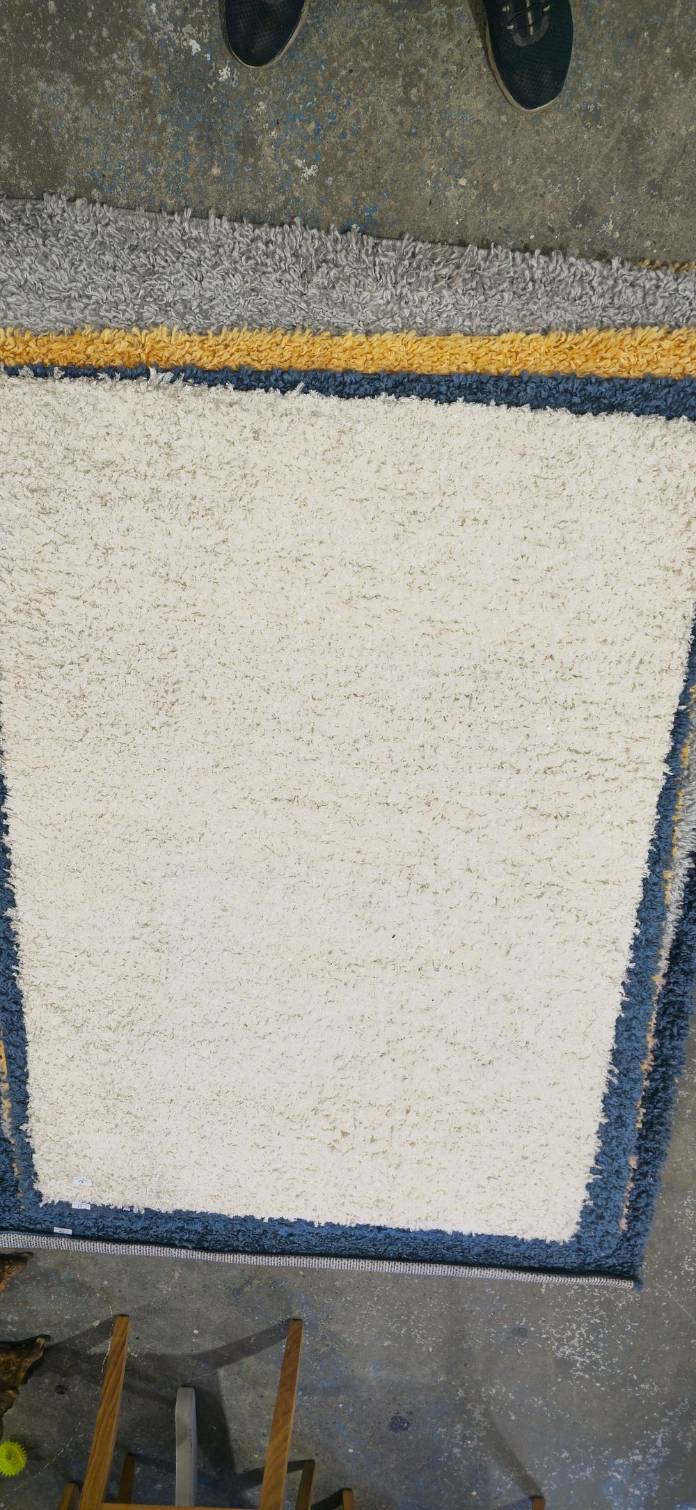 Lot 311: large white chenille floor rug new condition 62 x 43 inch
