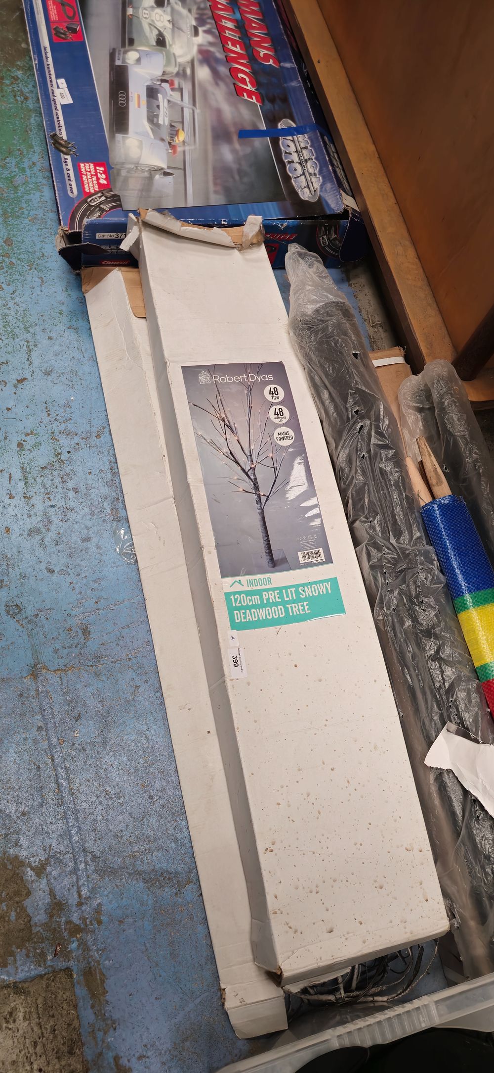 Lot 399: 2 pre lit 120 cm snowy trees