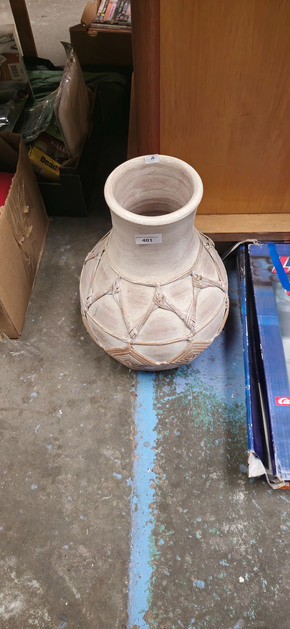 Lot 401: large pottery flower vase