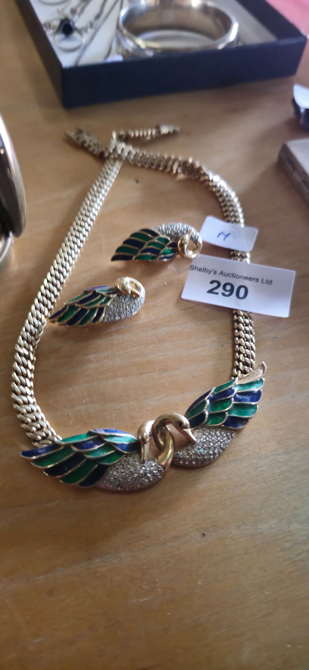 Lot 290: ciro swan necklace with swan earrings