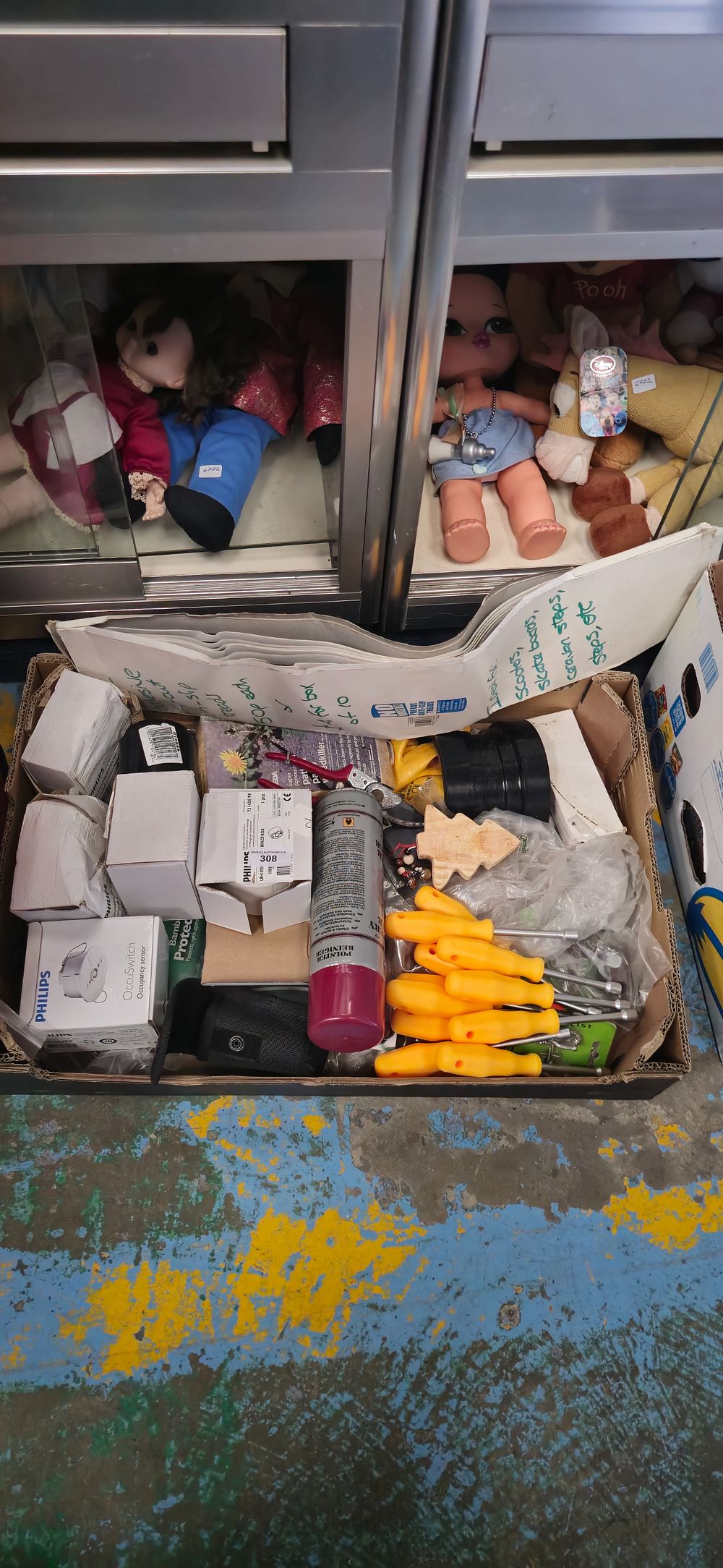 Lot 184: box of various diy tools inclluding people monitors etc