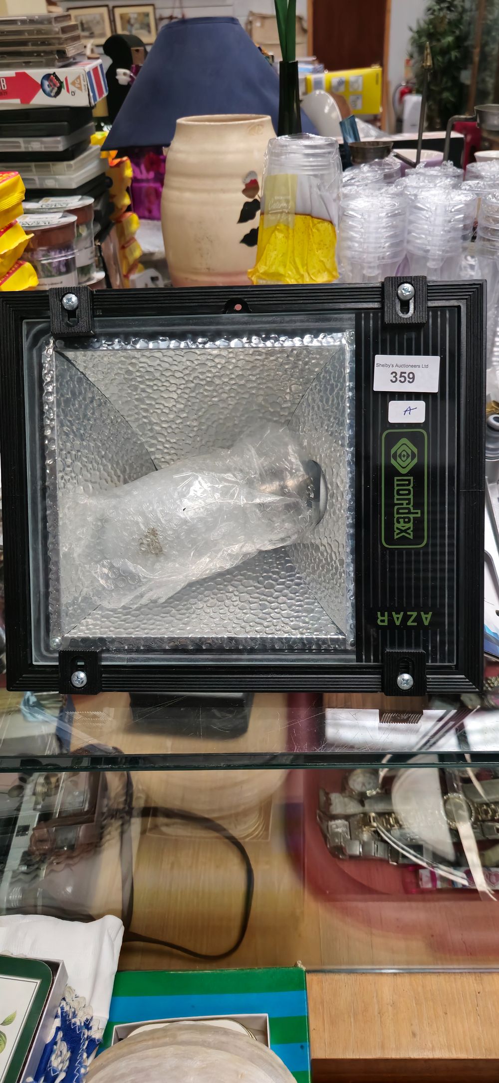 Lot 194: 1 x nordex azar new without package large security light with bulb