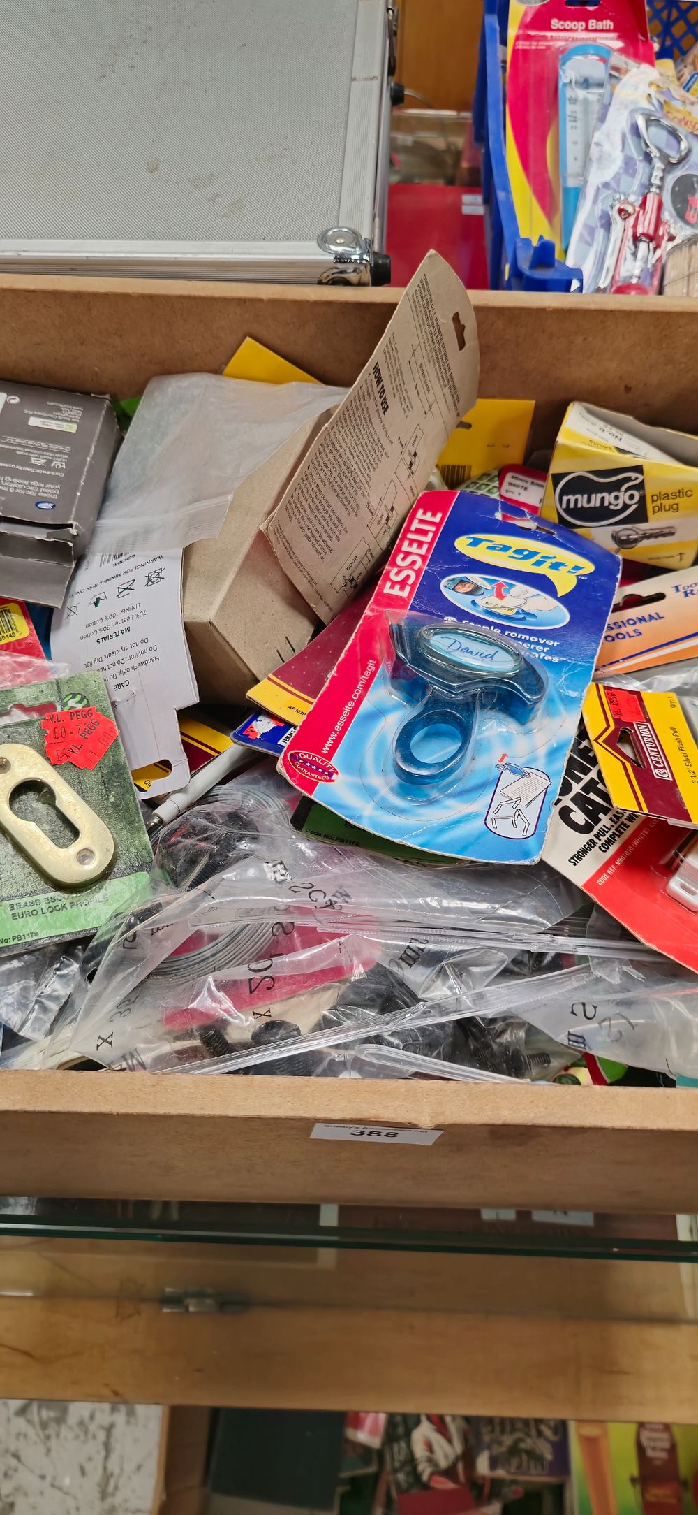Lot 182: box containing diy items door catches screws many new in packaging