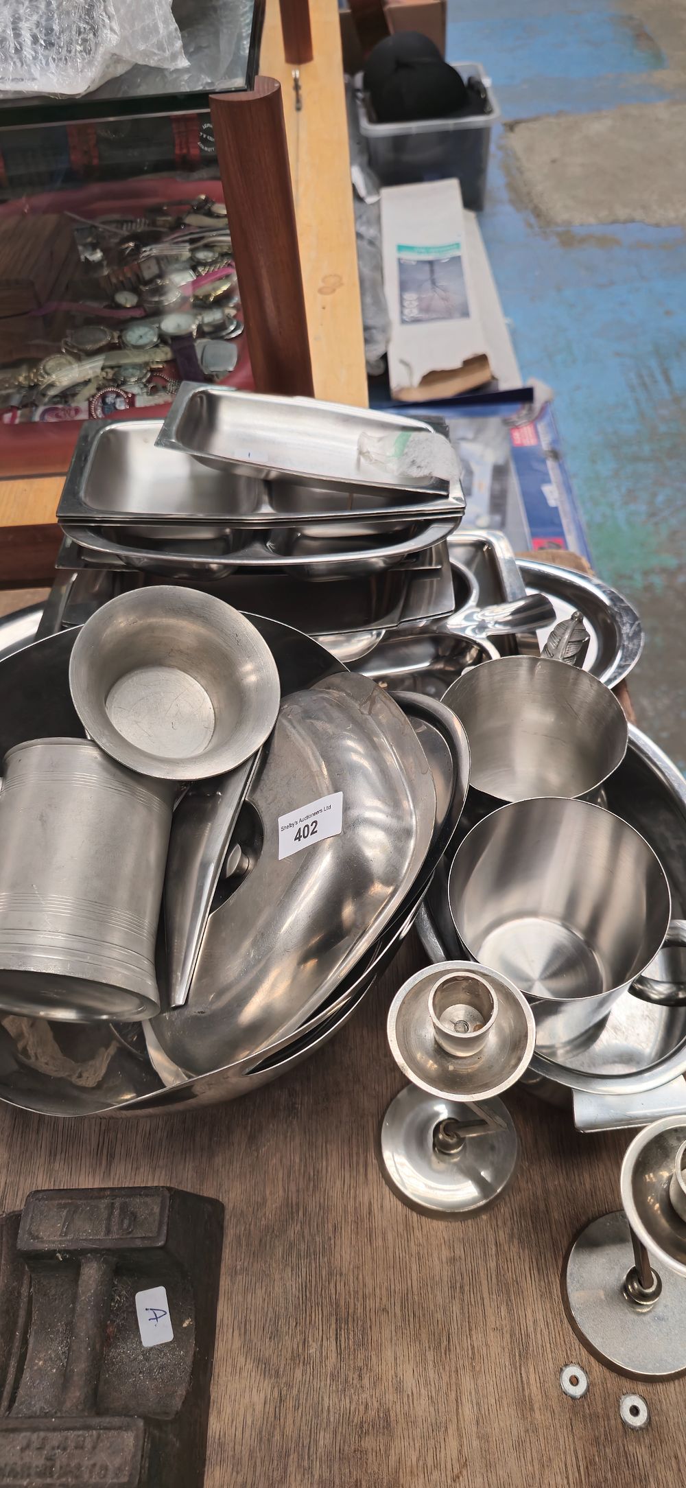 Lot 186: selection of stainless steel metal items bowl trays etc