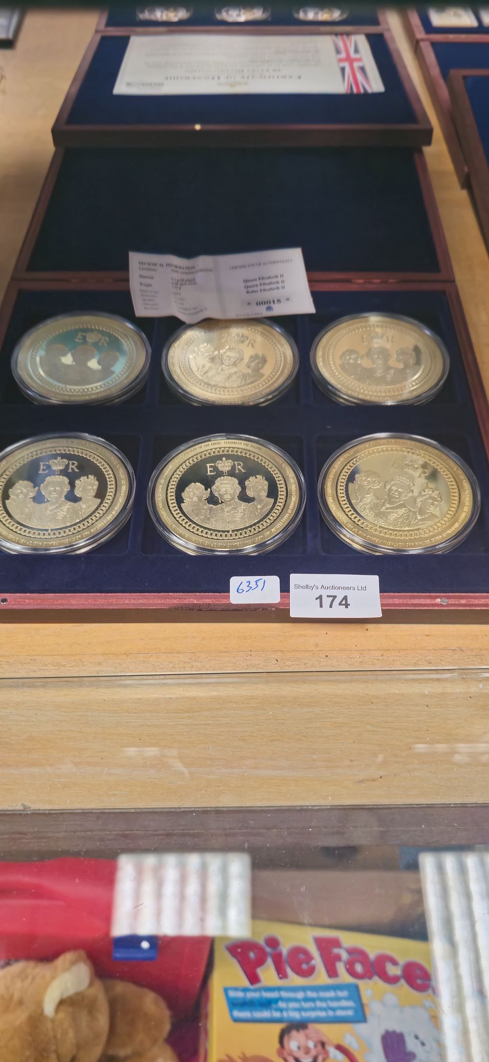 Lot 162: windsor mint queen elizabeth the II giant coin set cu gold plated with spot silver 2019 edition