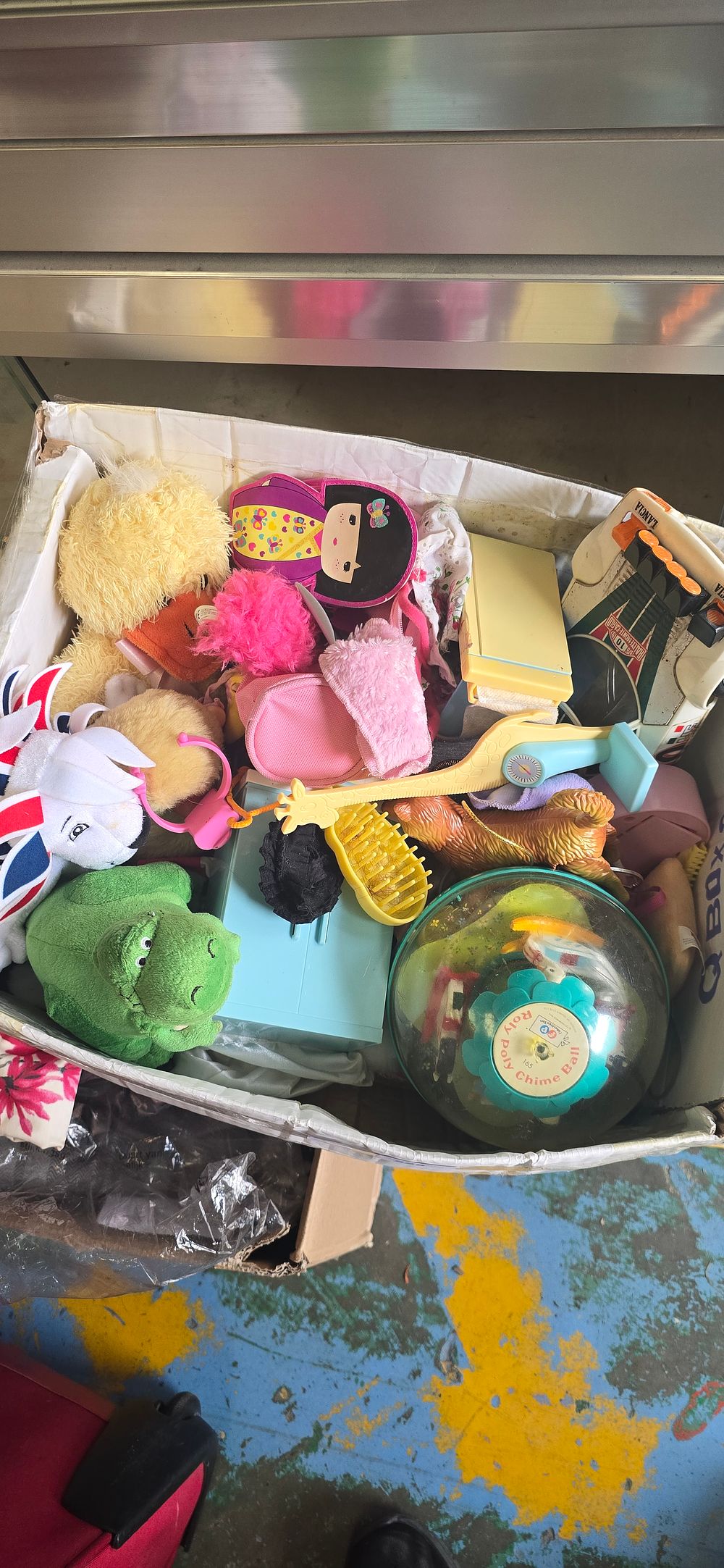 Lot 168: box of vintage childrens toys