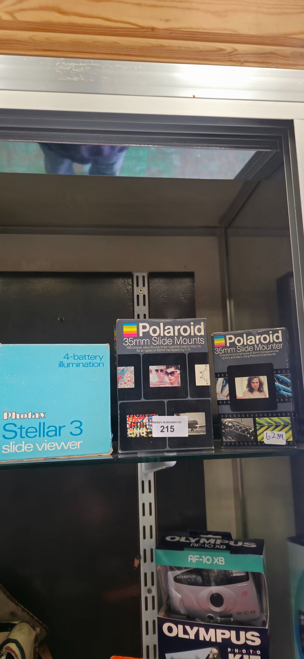 Lot 175: 2 x polarois 35mm slide mounts with stellar 3 slide viewer