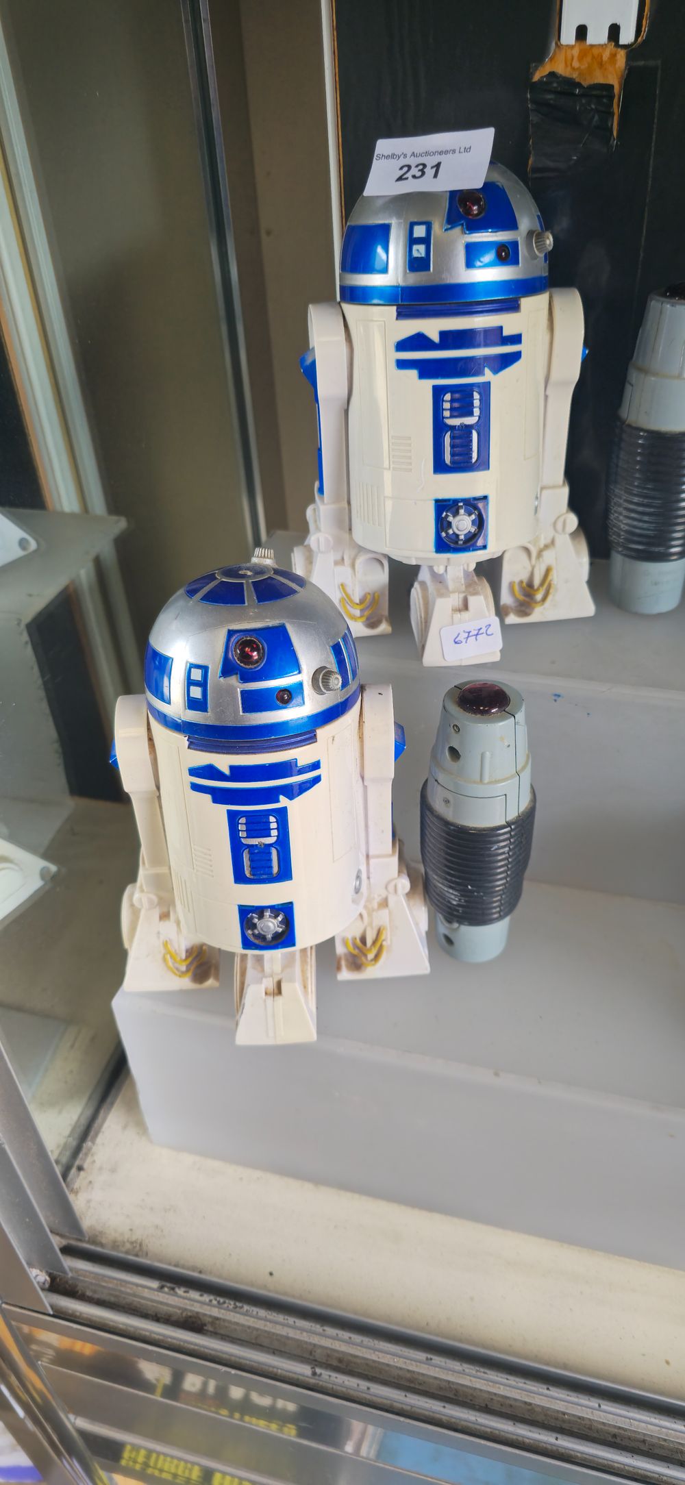 Lot 177: 2x 2008 r2d2 plastic figures