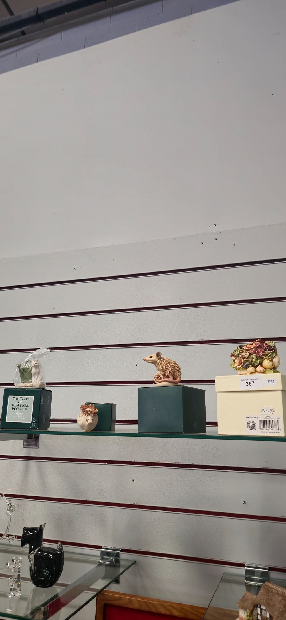 Lot 255: 3 x harmony boxed figures pig flower basket and mouse with border fine arts beatrix potter cat with watering can