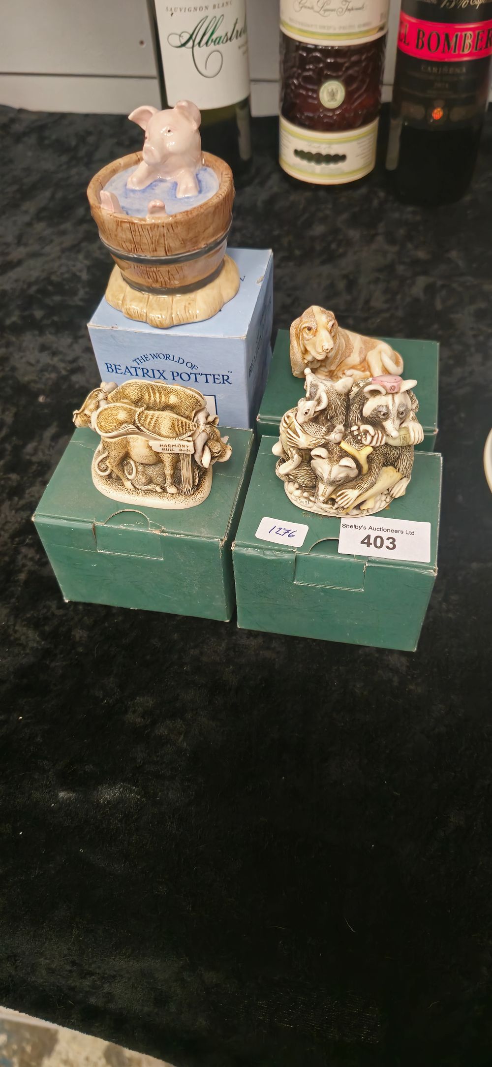 Lot 283: 1 x royal doulton beatrix potter pig in bath figurine with 3 x harmony boxed pottery items