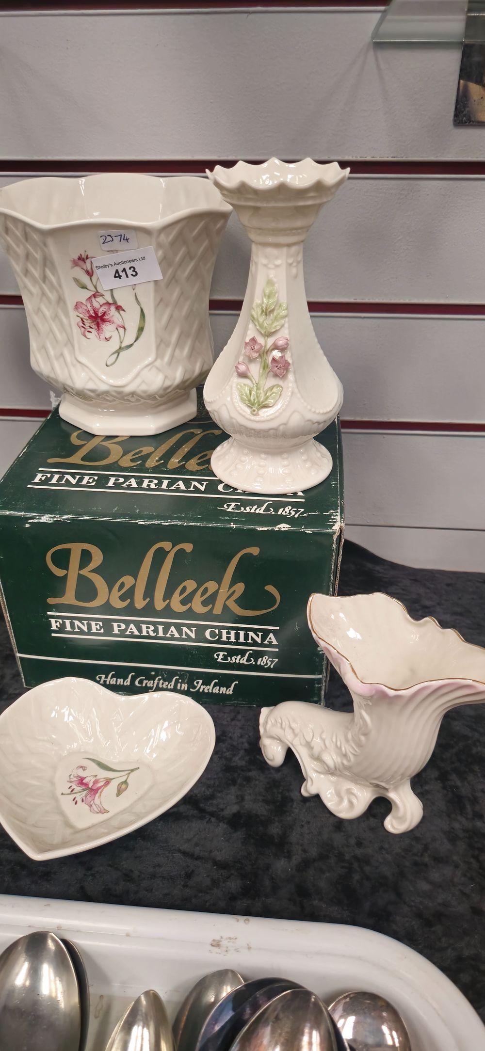 Lot 294: 4 x various pies of bellek irish pottery ware items