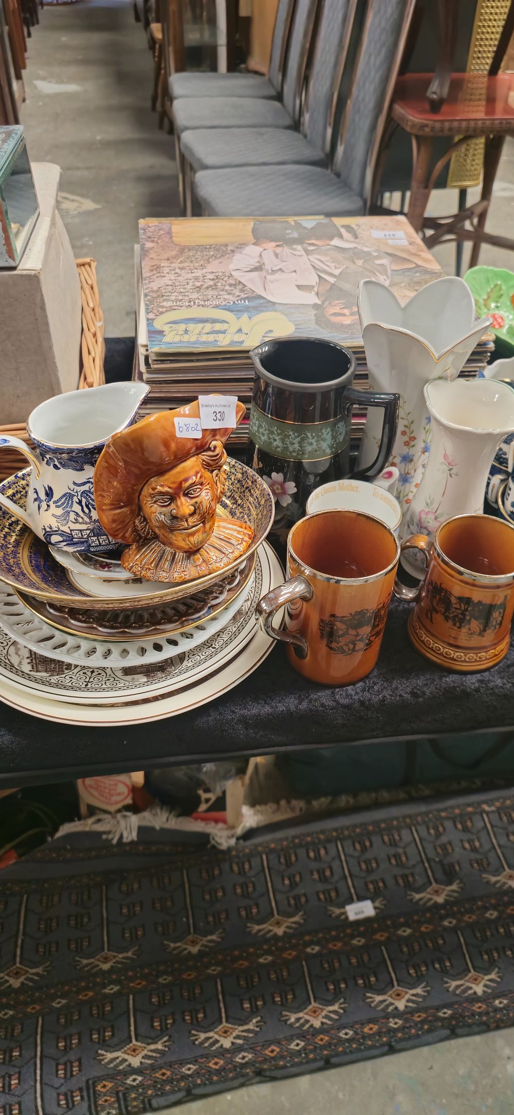 Lot 325: large selection of pottery items royal winton willow pattern etc