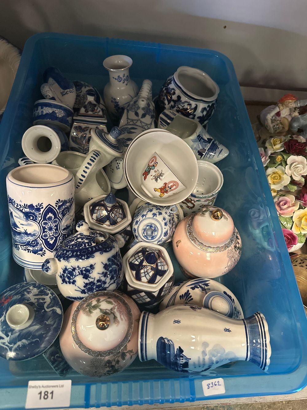 Lot 181: Box containing blue and white ware pottery items etc
