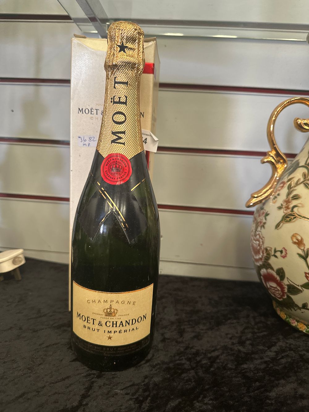 Lot 254: 1 x bottle of Moët champagne in box